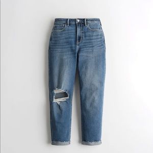 Hollister Ultra High-Rise Mom Jeans